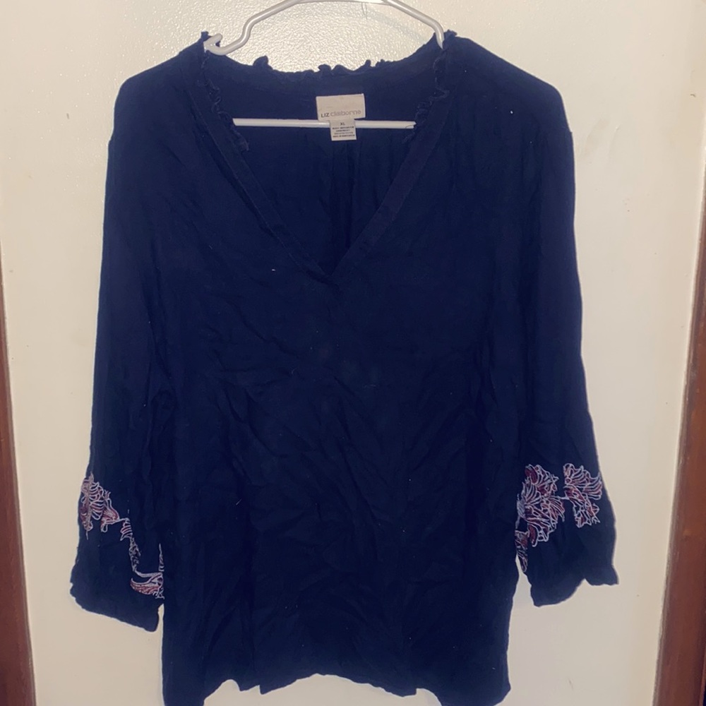 Light-weight long sleeve w/ stitch detail on arm